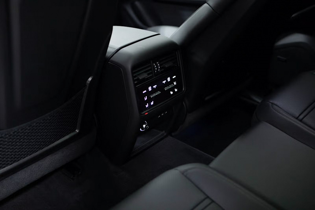 Thumbnail: 2025 Porsche Cayenne - 30