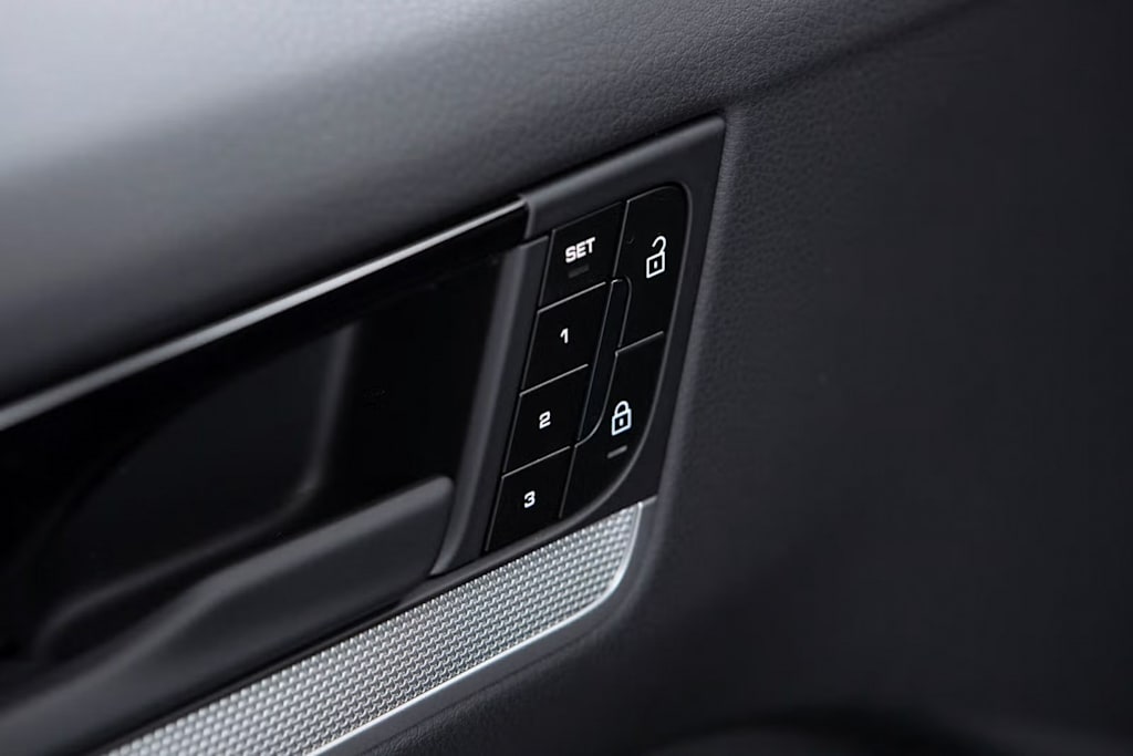 Thumbnail: 2025 Porsche Cayenne - 24