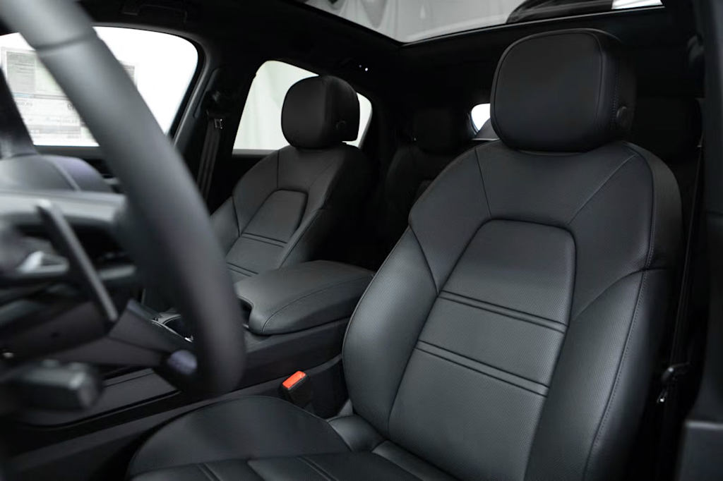 Thumbnail: 2026 Porsche Cayenne - 10