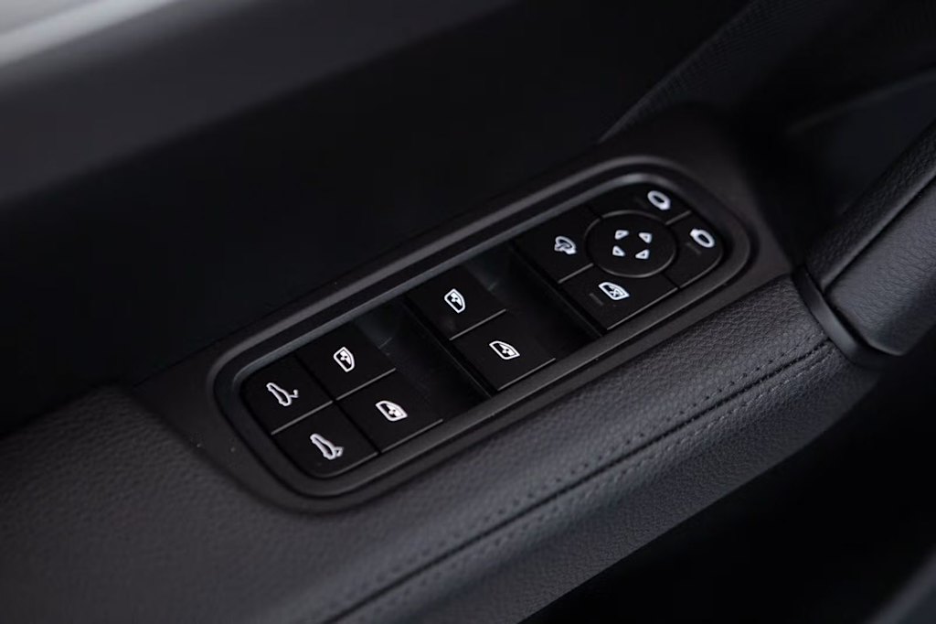 Thumbnail: 2026 Porsche Cayenne - 28