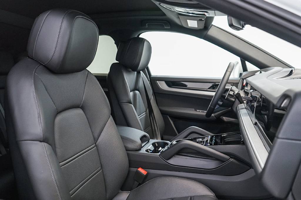 Thumbnail: 2026 Porsche Cayenne - 10