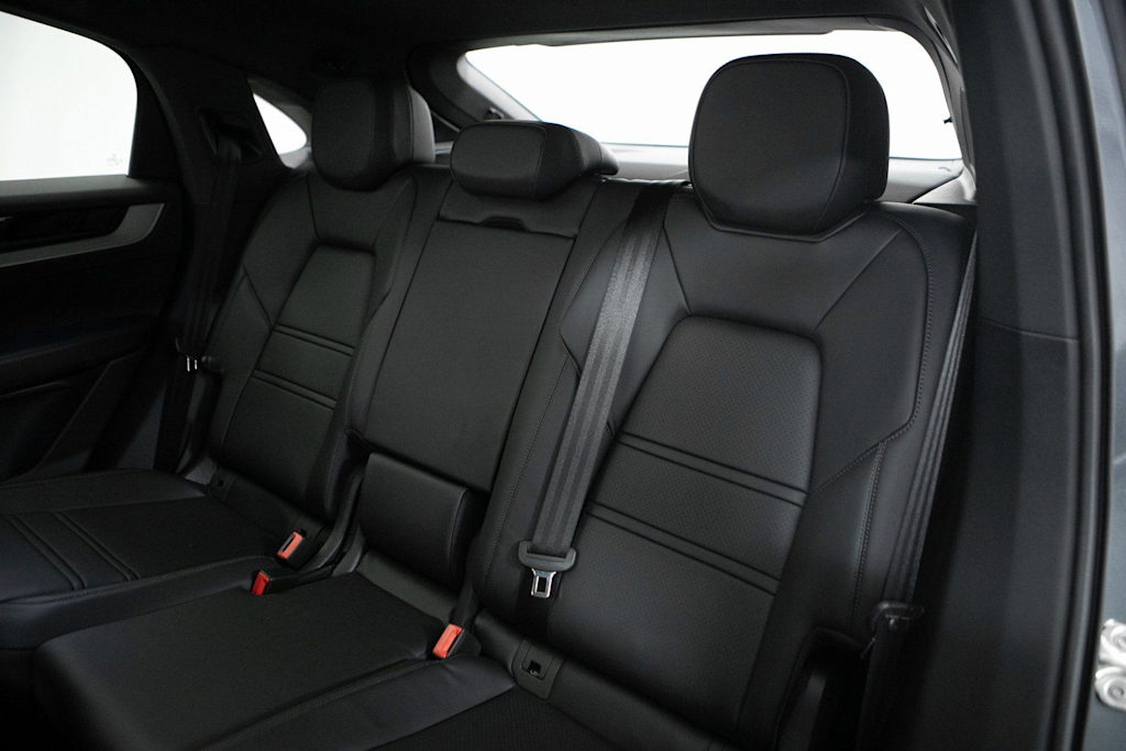 Thumbnail: 2026 Porsche Cayenne - 27