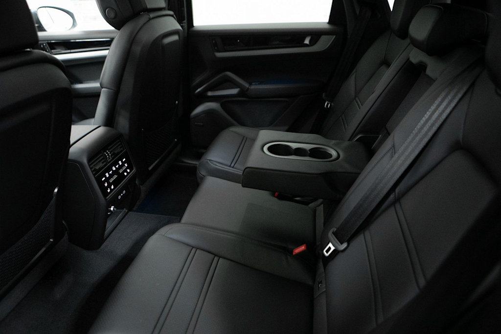 Thumbnail: 2026 Porsche Cayenne - 26