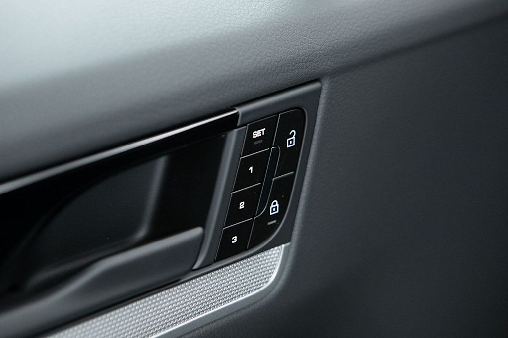 Thumbnail: 2026 Porsche Cayenne - 14