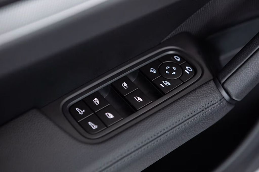 Thumbnail: 2026 Porsche Cayenne - 28