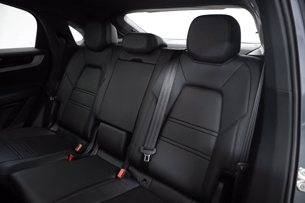 Thumbnail: 2026 Porsche Cayenne - 38