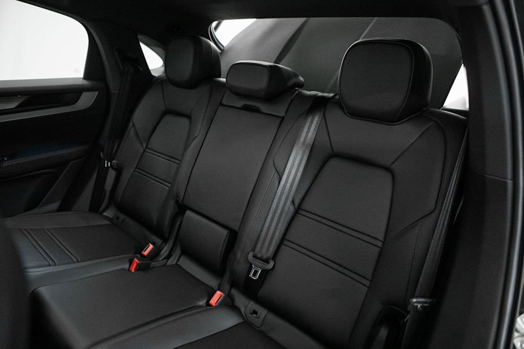 Thumbnail: 2026 Porsche Cayenne - 39