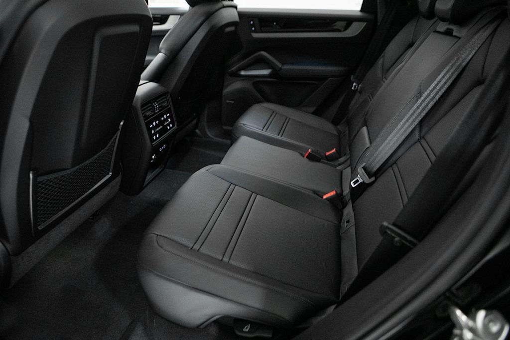 Thumbnail: 2026 Porsche Cayenne - 10