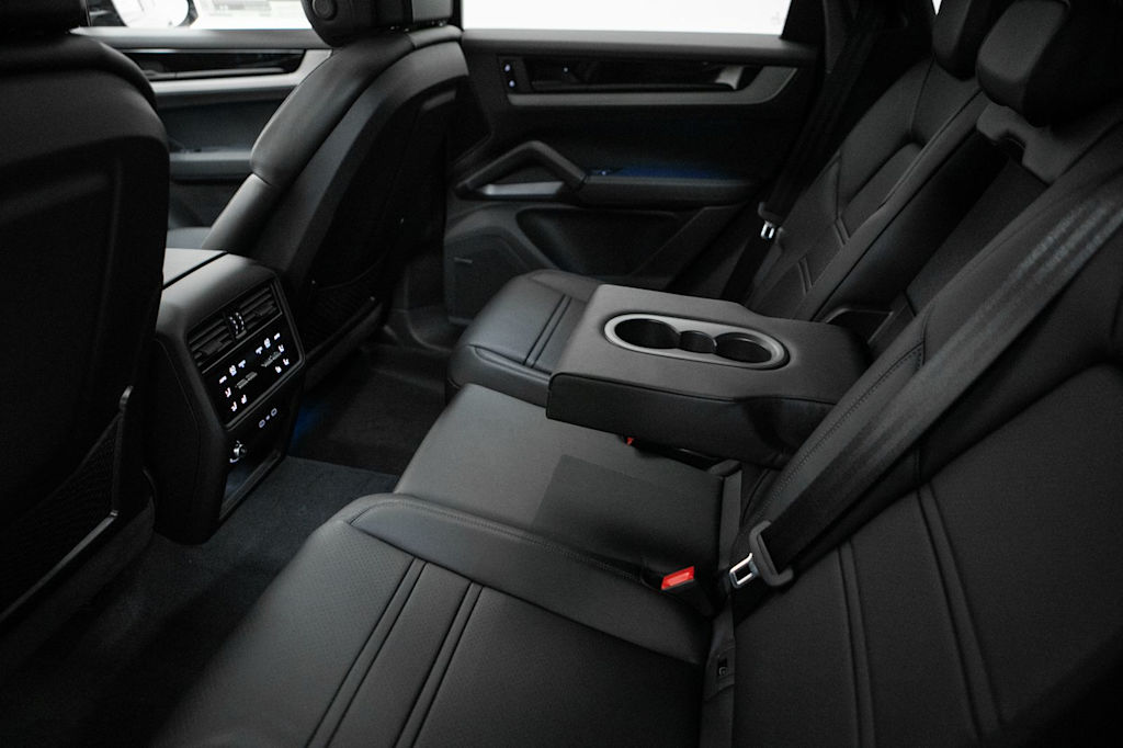 Thumbnail: 2026 Porsche Cayenne - 38
