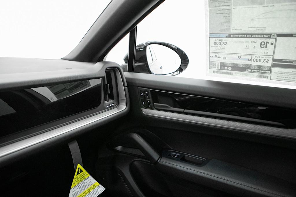 Thumbnail: 2026 Porsche Cayenne - 34