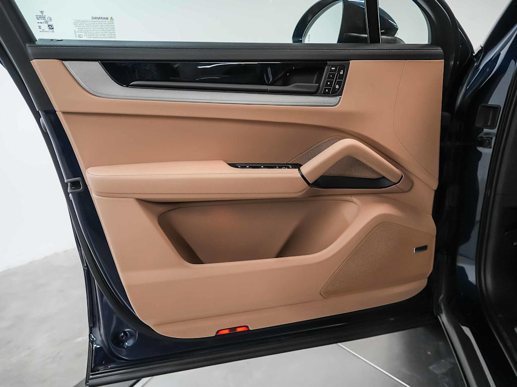 Thumbnail: 2026 Porsche Cayenne - 27