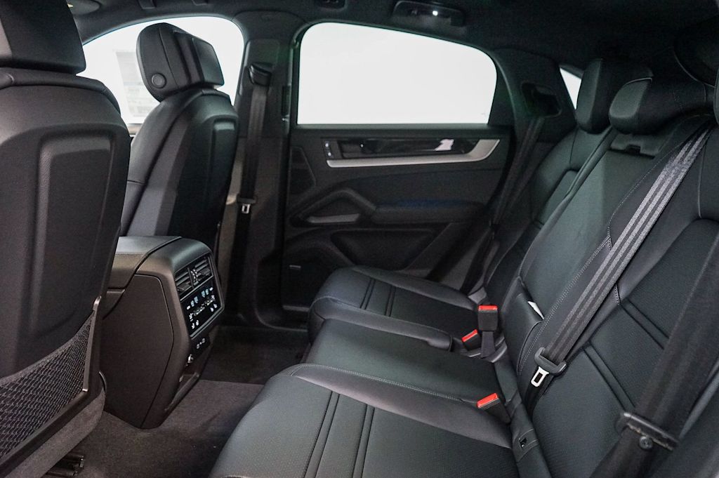 Thumbnail: 2026 Porsche Cayenne - 13