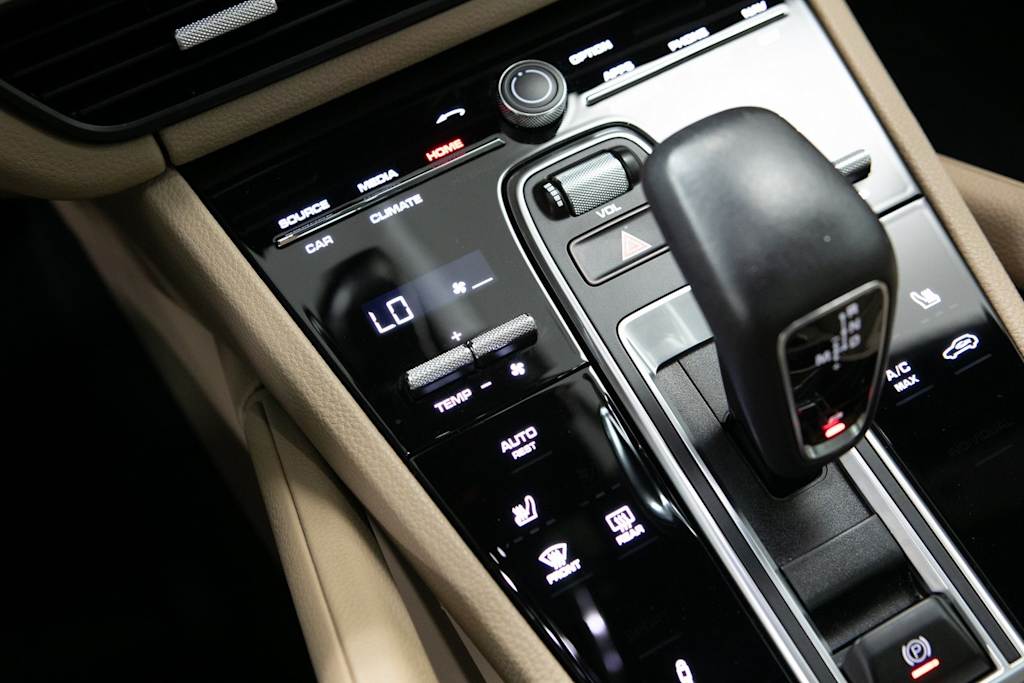 Thumbnail: 2022 Porsche Cayenne - 22