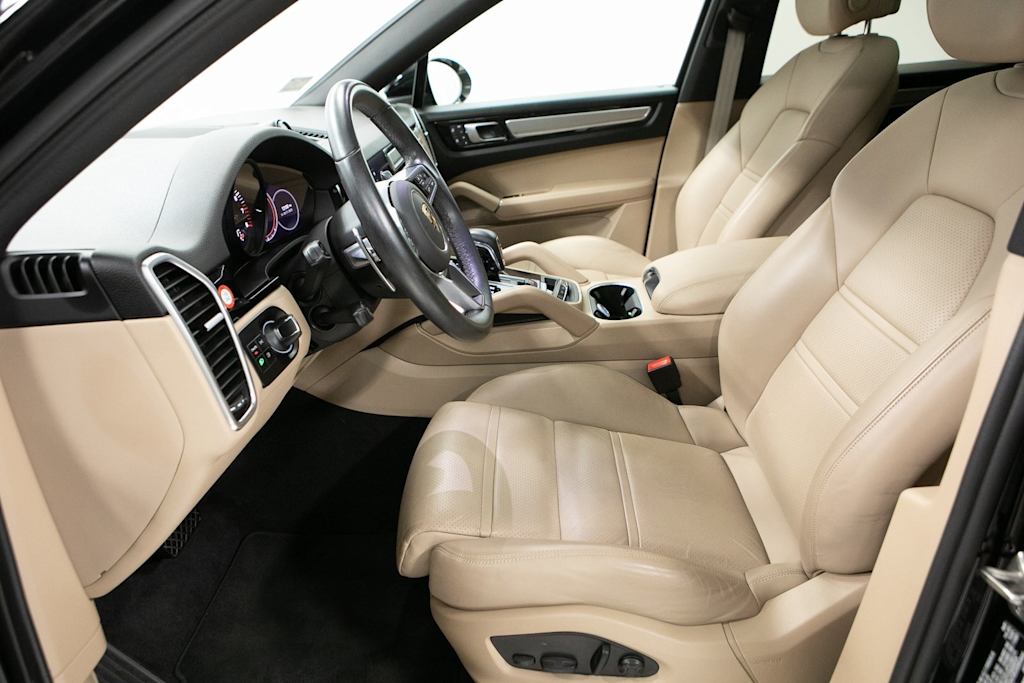 Thumbnail: 2022 Porsche Cayenne - 10