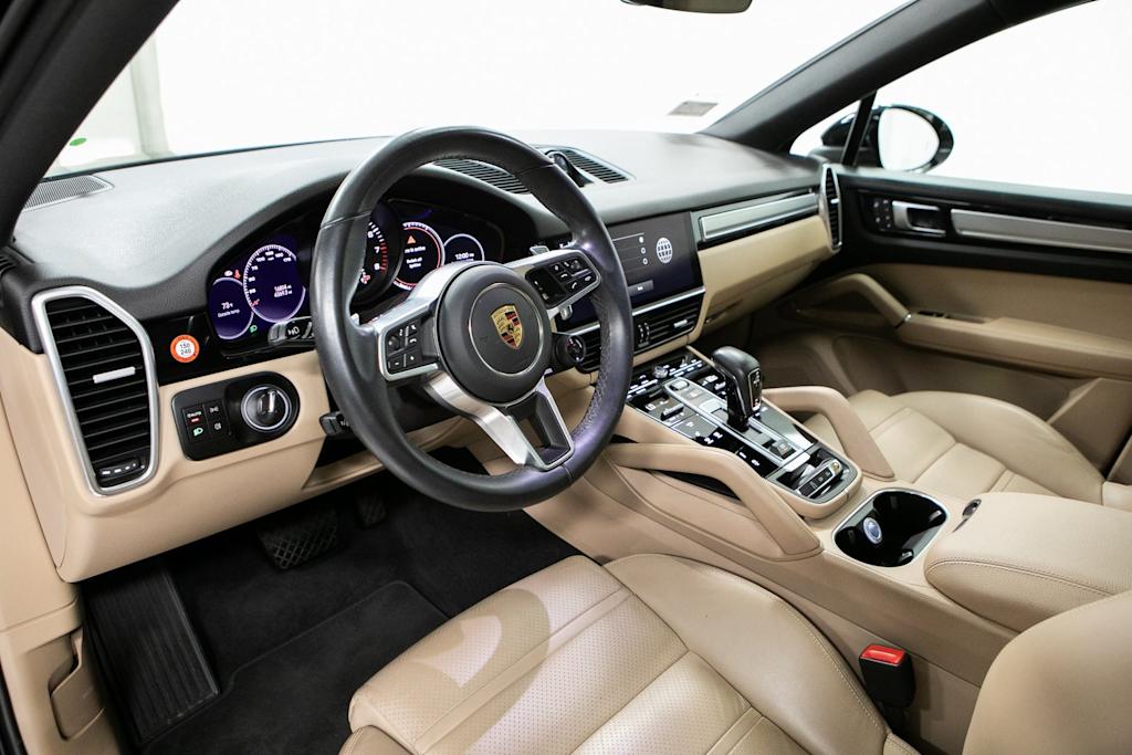 Thumbnail: 2022 Porsche Cayenne - 2