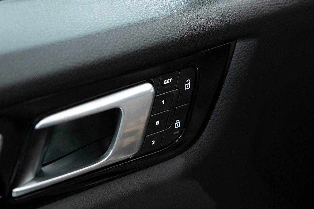 Thumbnail: 2022 Porsche Cayenne - 20