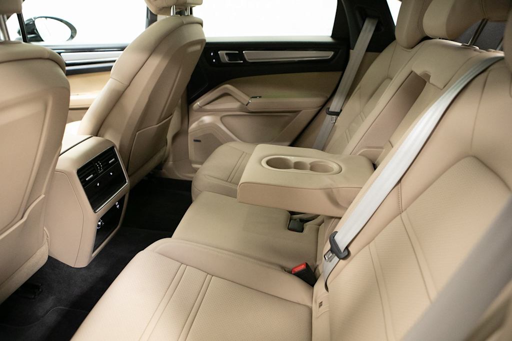 Thumbnail: 2022 Porsche Cayenne - 27