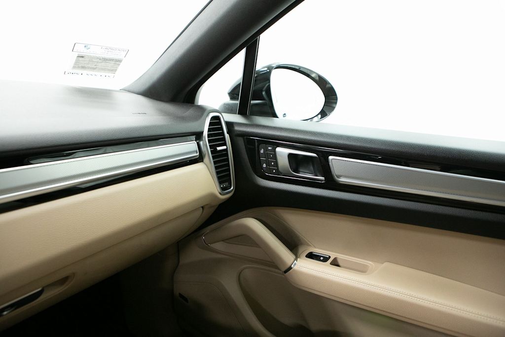 Thumbnail: 2022 Porsche Cayenne - 24