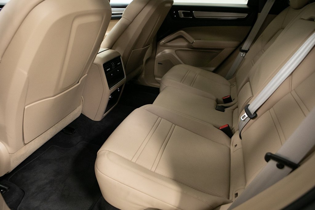 Thumbnail: 2022 Porsche Cayenne - 11