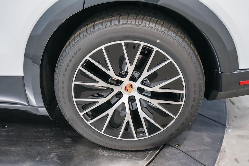 Thumbnail: 2026 Porsche Cayenne - 6