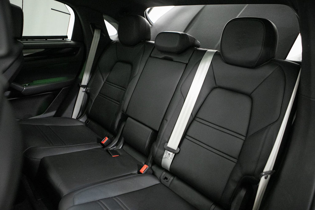 Thumbnail: 2023 Porsche Cayenne - 37