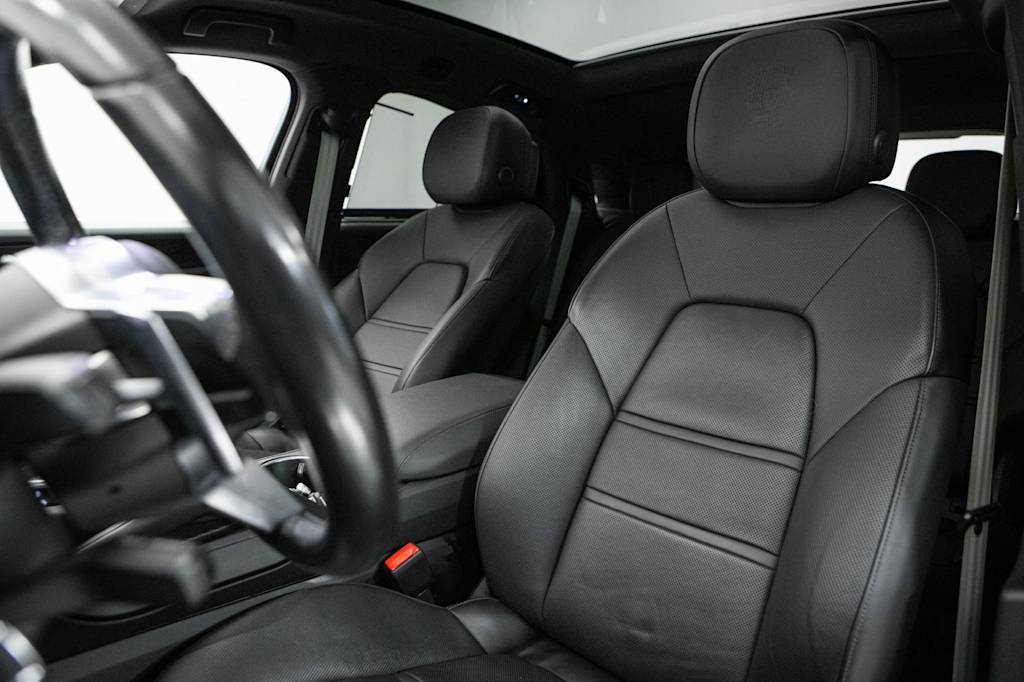 Thumbnail: 2023 Porsche Cayenne - 8