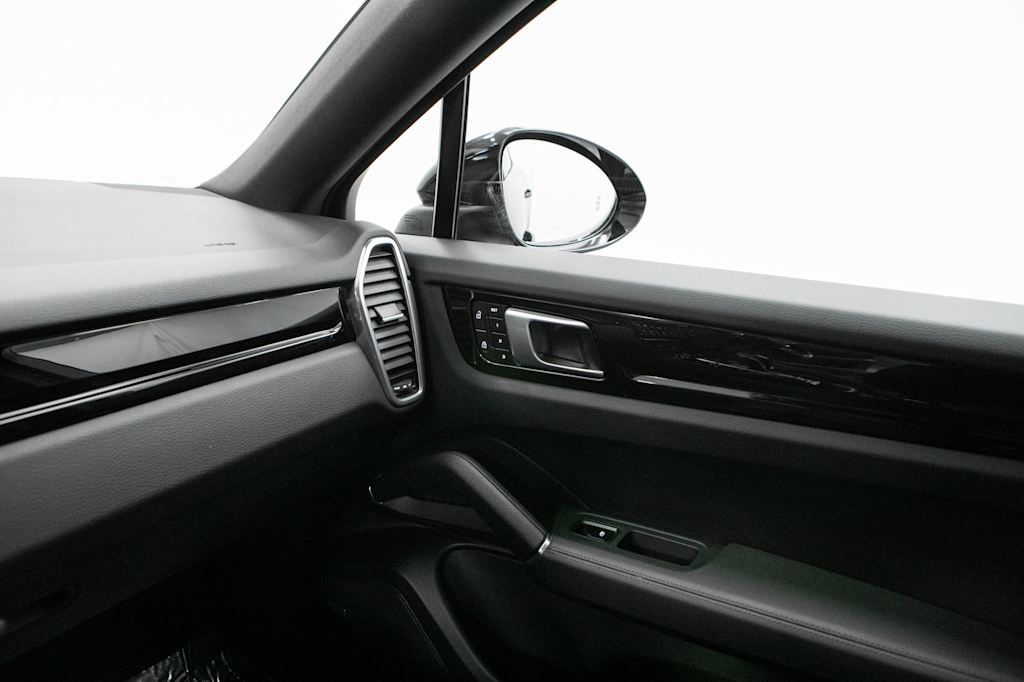 Thumbnail: 2023 Porsche Cayenne - 32