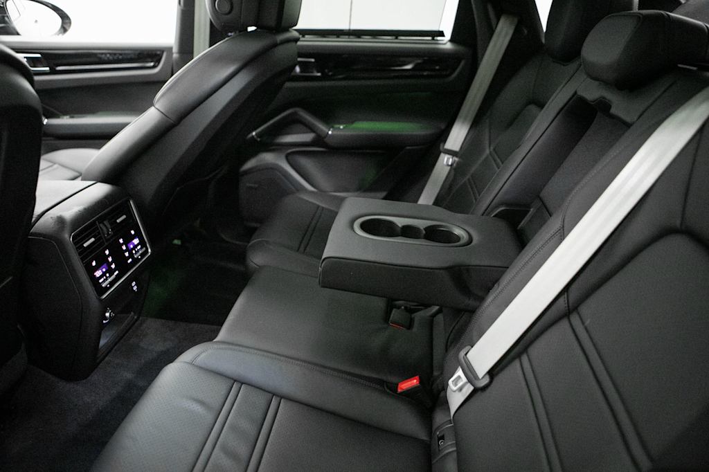 Thumbnail: 2023 Porsche Cayenne - 36