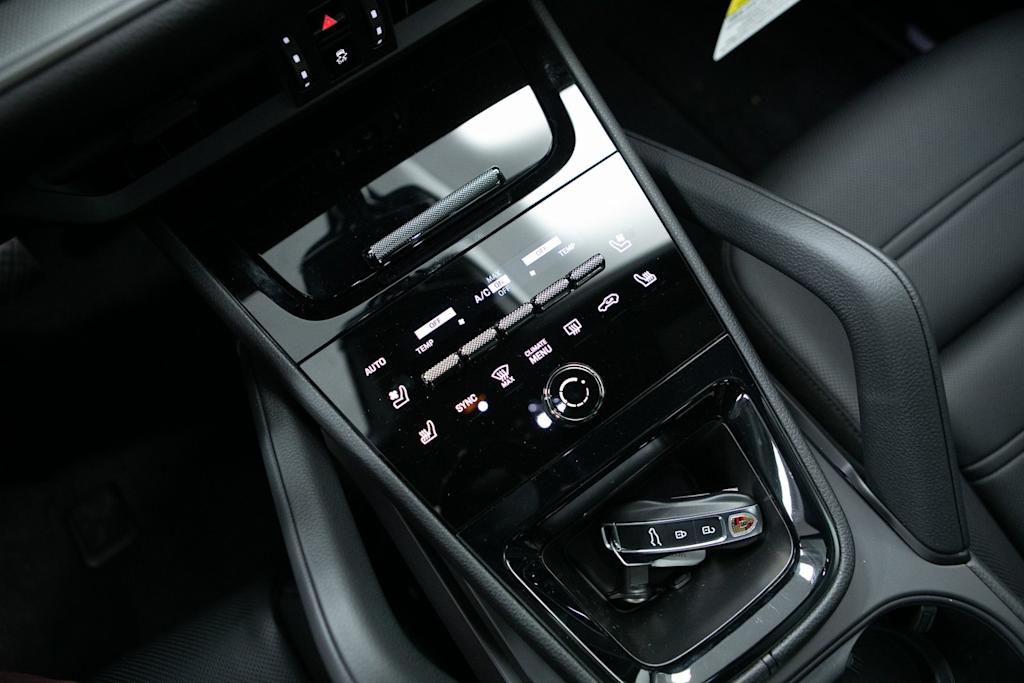 Thumbnail: 2026 Porsche Cayenne - 12