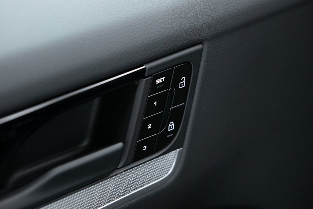 Thumbnail: 2026 Porsche Cayenne - 24