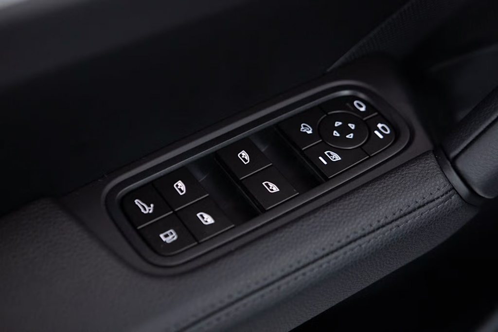 Thumbnail: 2026 Porsche Cayenne - 28