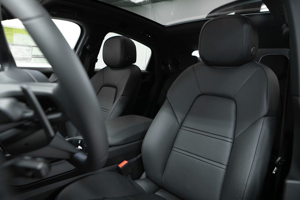 Thumbnail: 2026 Porsche Cayenne - 10