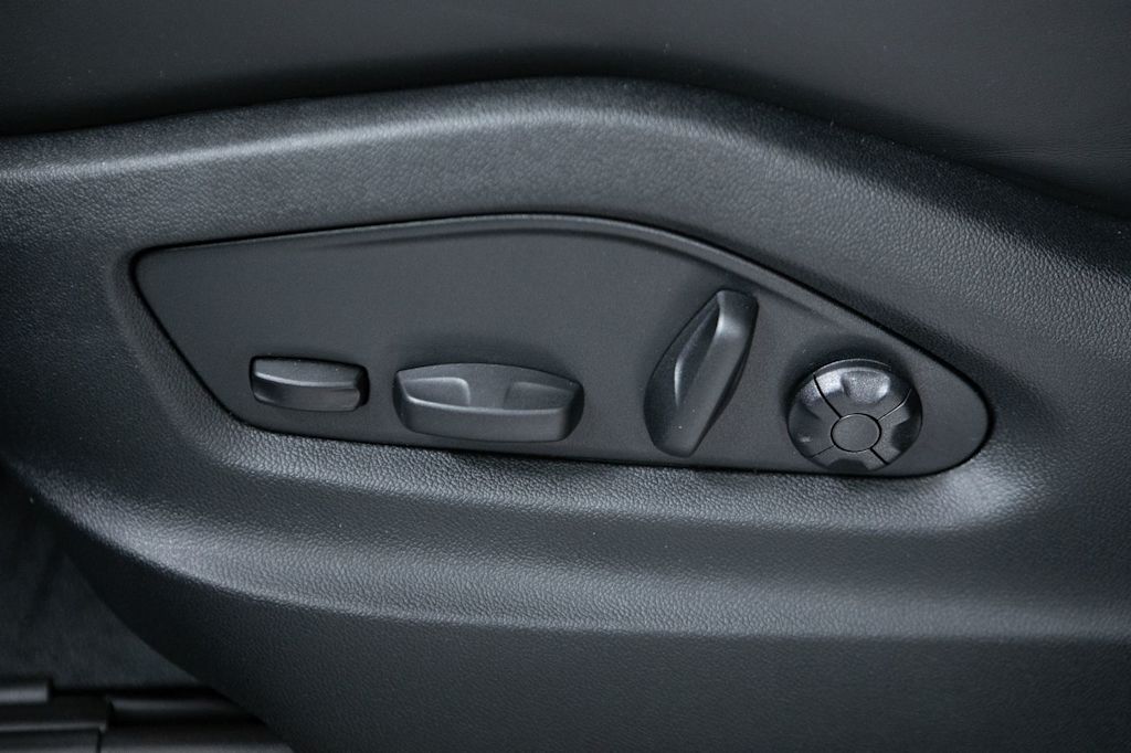 Thumbnail: 2026 Porsche Cayenne - 26