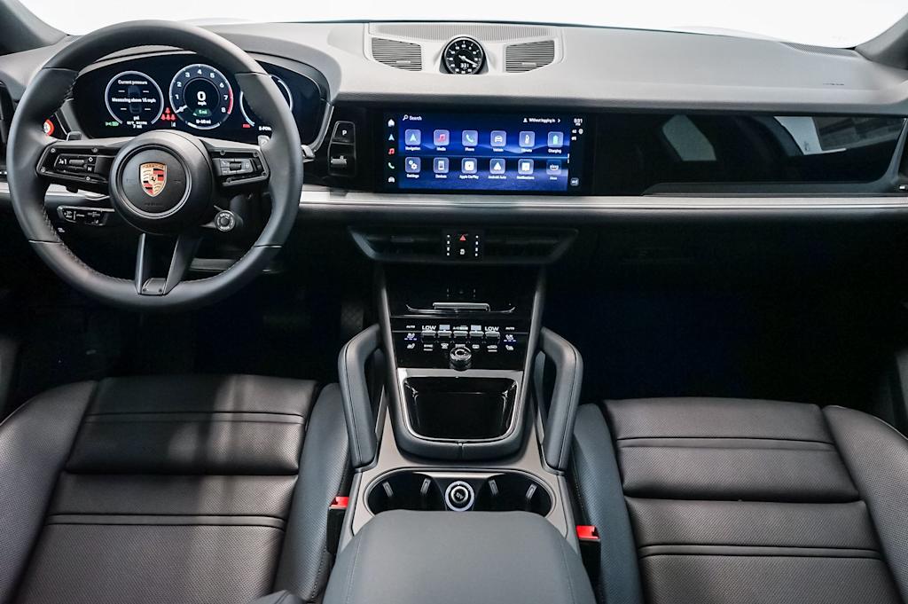 Thumbnail: 2026 Porsche Cayenne - 10