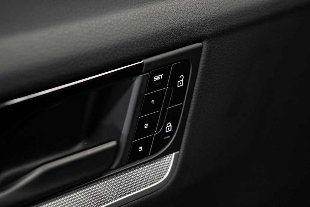 Thumbnail: 2024 Porsche Cayenne - 25
