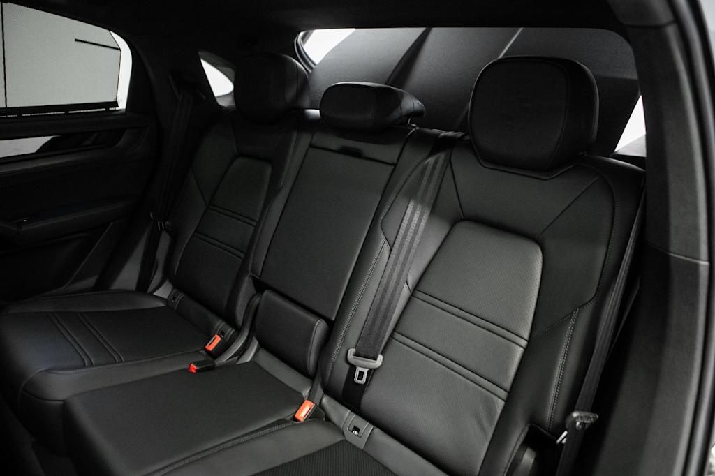 Thumbnail: 2026 Porsche Cayenne - 35