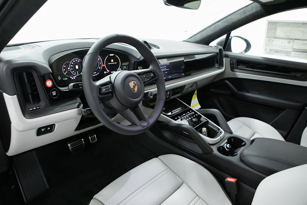 Thumbnail: 2026 Porsche Cayenne - 2