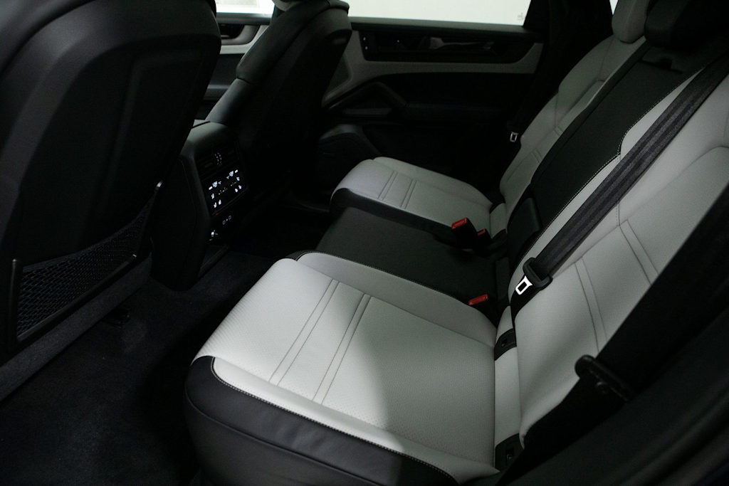 Thumbnail: 2026 Porsche Cayenne - 12
