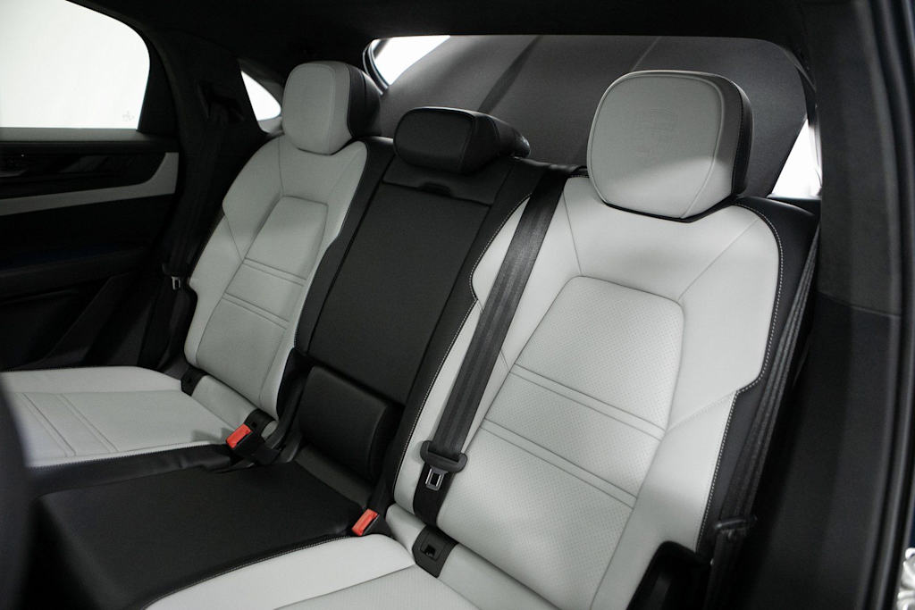 Thumbnail: 2026 Porsche Cayenne - 32