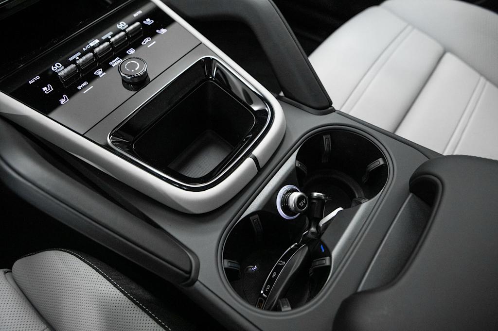 Thumbnail: 2026 Porsche Cayenne - 33