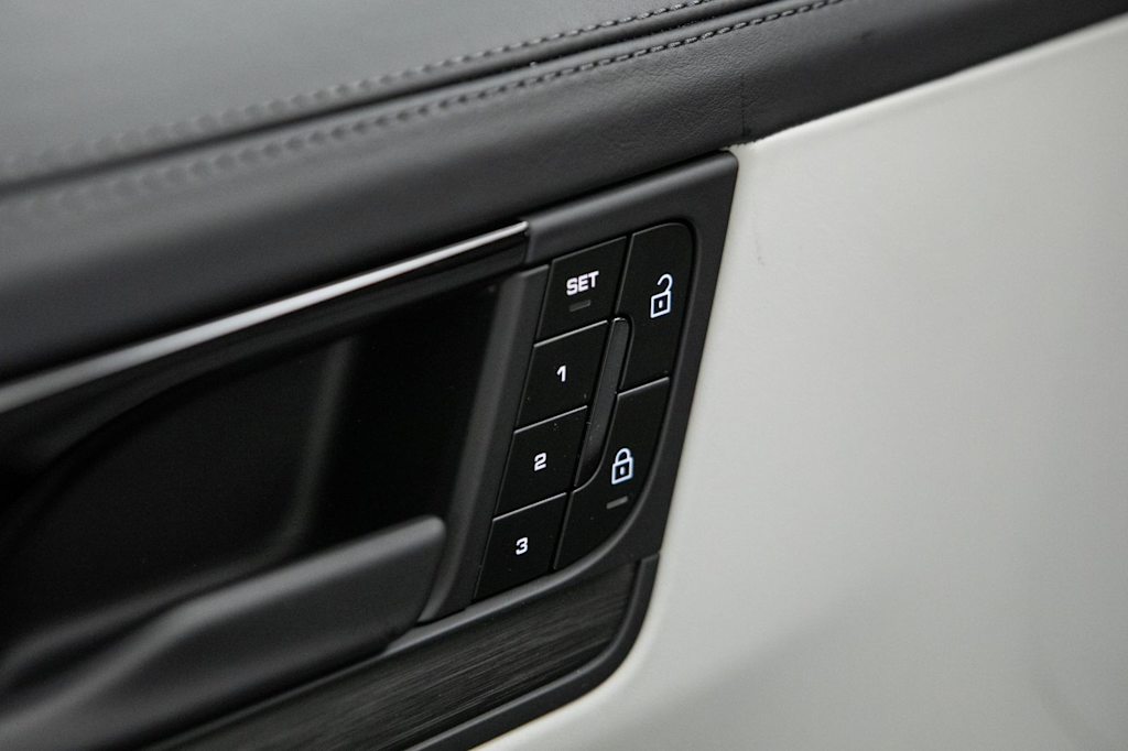 Thumbnail: 2026 Porsche Cayenne - 28