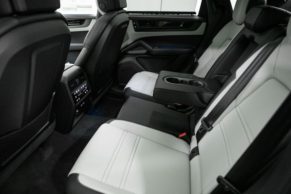 Thumbnail: 2026 Porsche Cayenne - 38
