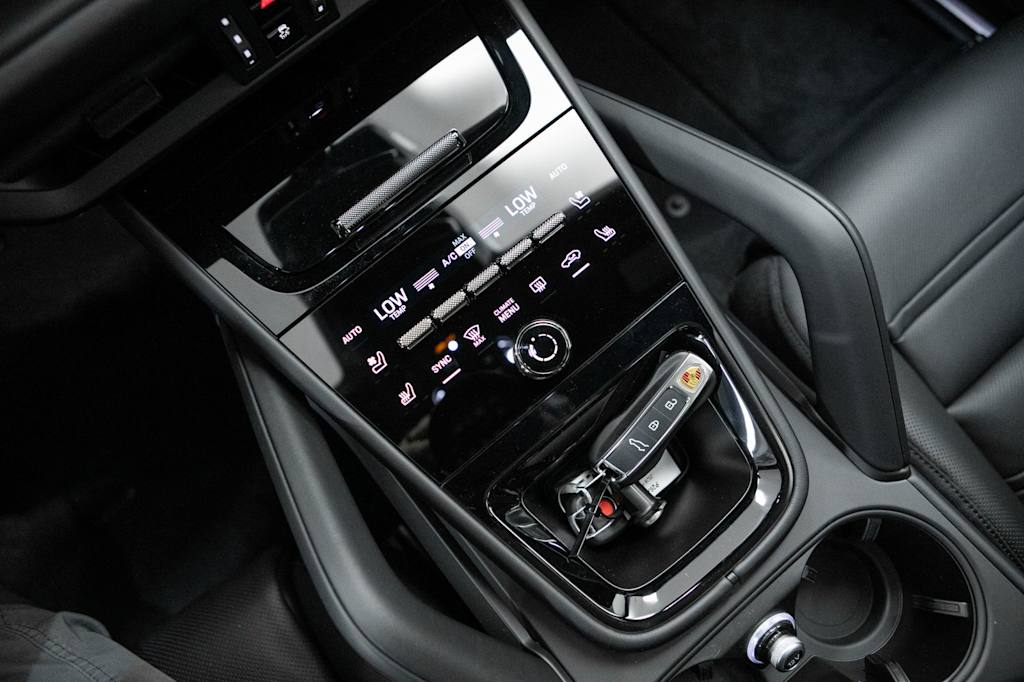 Thumbnail: 2026 Porsche Cayenne - 30
