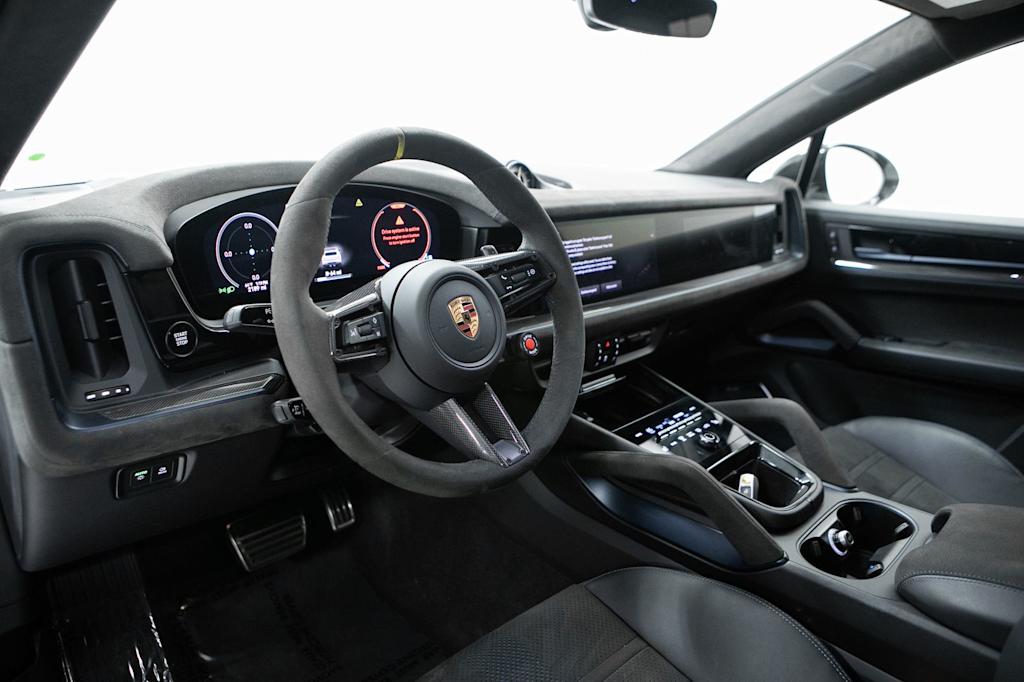 Thumbnail: 2025 Porsche Cayenne - 2