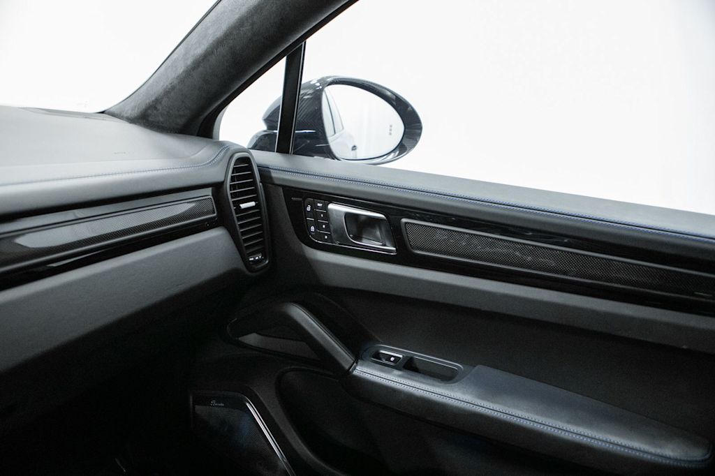 Thumbnail: 2023 Porsche Cayenne - 33