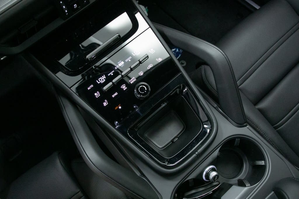 Thumbnail: 2025 Porsche Cayenne - 13