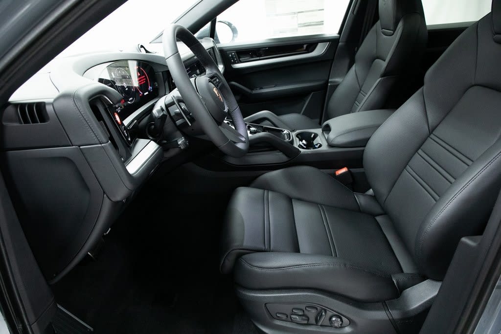 Thumbnail: 2025 Porsche Cayenne - 10