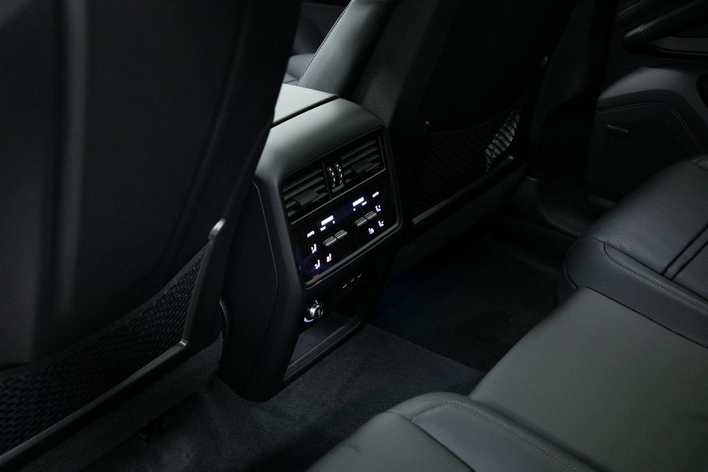 Thumbnail: 2025 Porsche Cayenne - 31