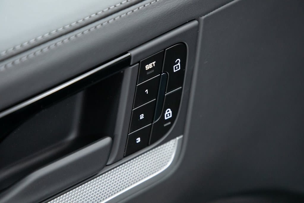 Thumbnail: 2025 Porsche Cayenne - 24