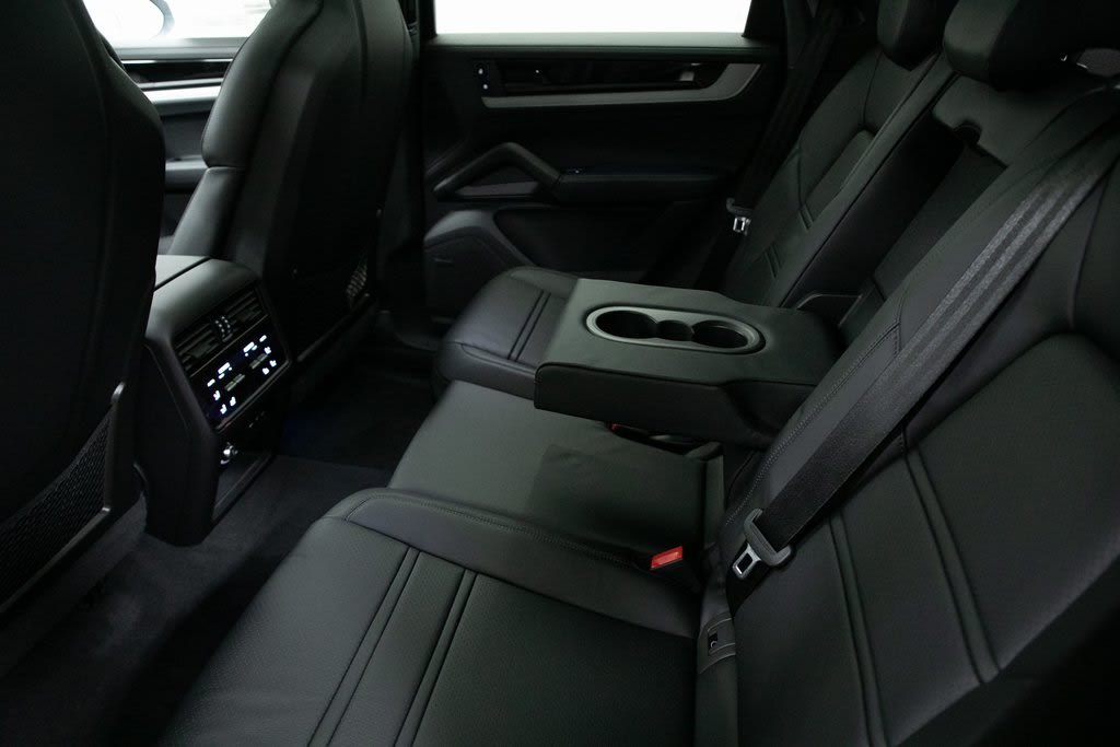 Thumbnail: 2025 Porsche Cayenne - 32